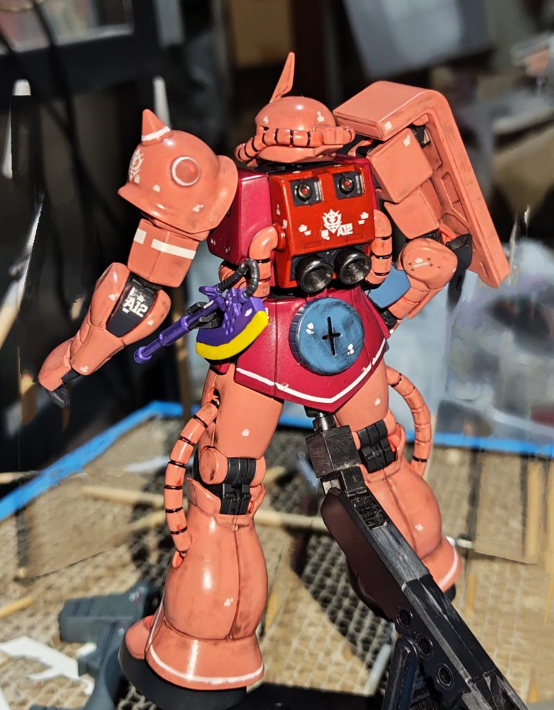 後ろ姿のシャアザクです😊なかなかイカしてます😄