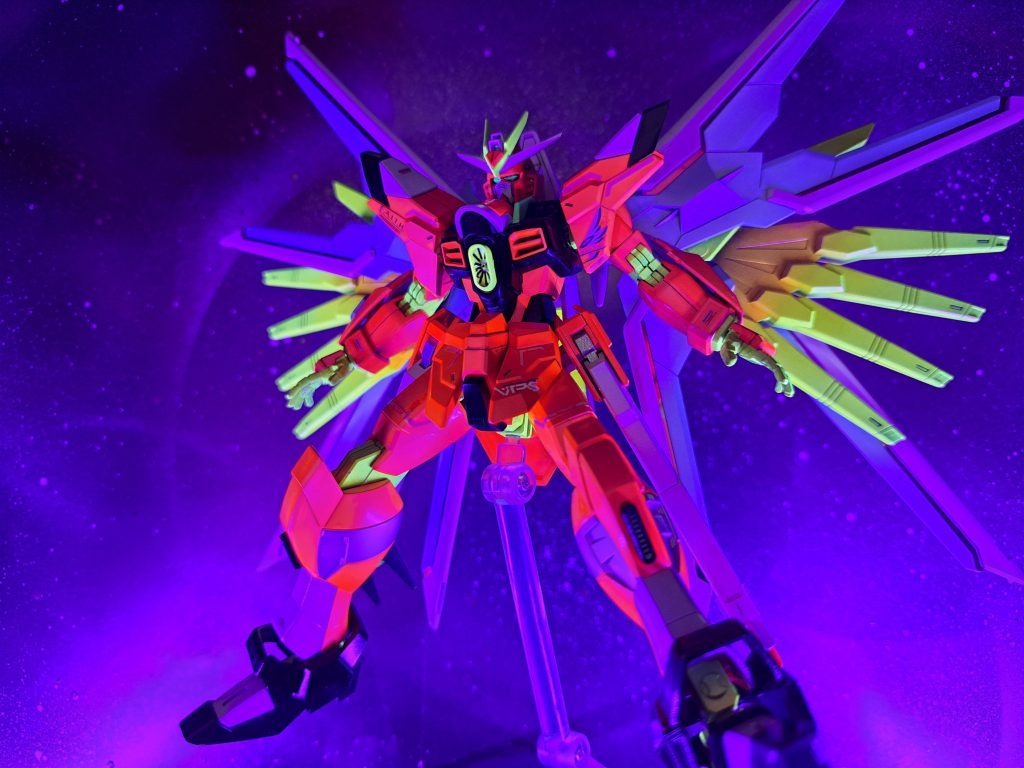 今年のGWはマイティ－ストライクフリーダムガンダムの製作に時間を費やしました。銀の下地に蛍光カラー(レッドとイエロー）を使用｡とにかくジャスティスに似た感じにしたかったです。