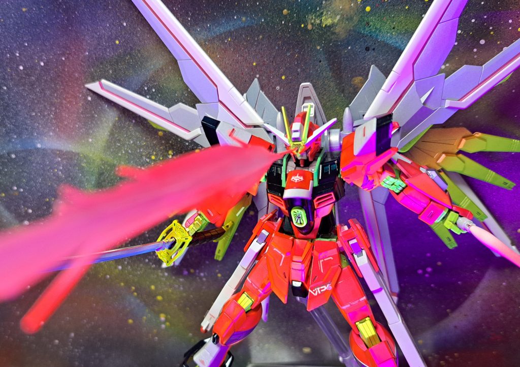 最終決戦オルフェ、イングリッドが搭乗するカルラとの最終決戦に突入する。周囲に滞留したナノ粒子によりビーム射撃が全く効かないと判断したカルラはビームサーベルの二刀流で突進するが「ディスラプタ－使用を…」「承認しま～す」２発目のディスラプタ－の接射により、カルラの左腕と左翼を吹き飛ばした。