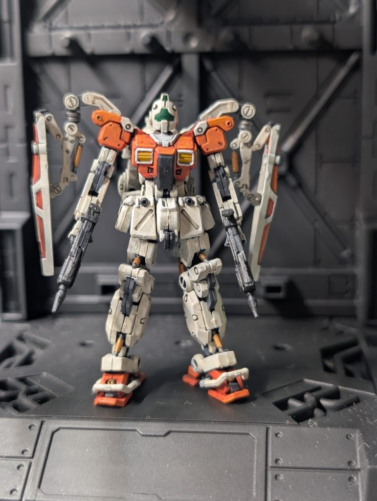 毎度のことながら合わせ目やゲート処理はいい加減ですね😣仮組みしてからいろいろ配色とかを決めようと思って組んだらバラすときに足のパーツやら胴体が折れてしまって、結局組んだ状態でサーフェイサーを拭いて塗装するはめになってしまいました。😭