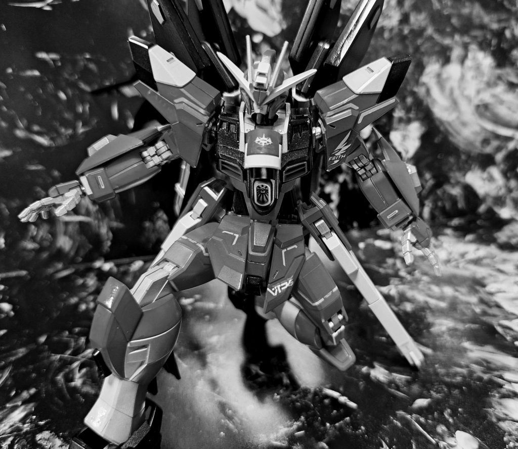 ラクス救出作戦その後赤いフリーダムのせいでキラ達が潜入した事が早々にバレてしまったが、ラクス救出は成功｡だか脱出には思いの外時間がかかってしまい、アスランとの合流が出来なかったためキラ達はミレニアムに帰還。アスランはシュラと合流したオルフェ達に追い詰められていた｡ウイングや各武装の損傷、更には超過駆動によるフェイズシフトダウンを起こしてしまうフリーダム弐式。