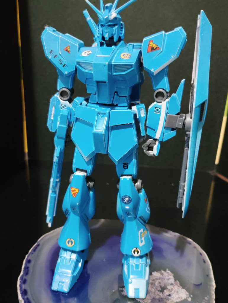 ロンド・ベルから、ガンベ、バウ、アナハイム、ガンダムロゴなど様々なシールでアピールする