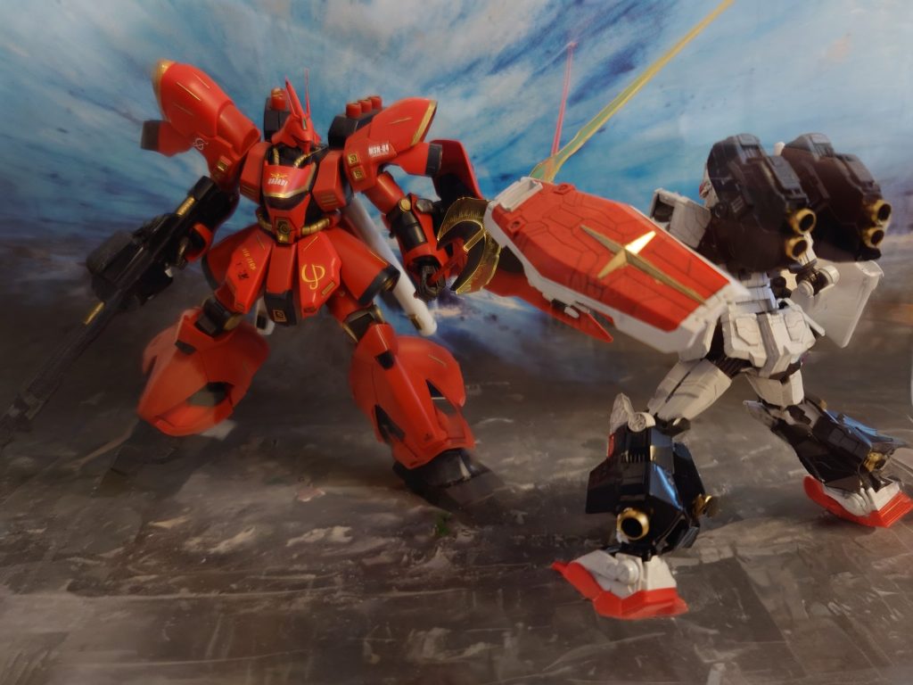 サザビーと一緒に撮影自分のプロフ写真にもなってるやつですね(ちょっと足が変に写ってるんですけど…)ガンプラ再開のきっかけになったキットなので、とても気に入ってます