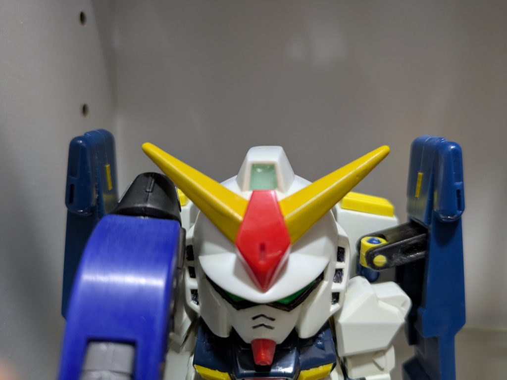 オリジナル感を保つため、塗装、加工は少なくしてます。カメラは、レジンを流しました。