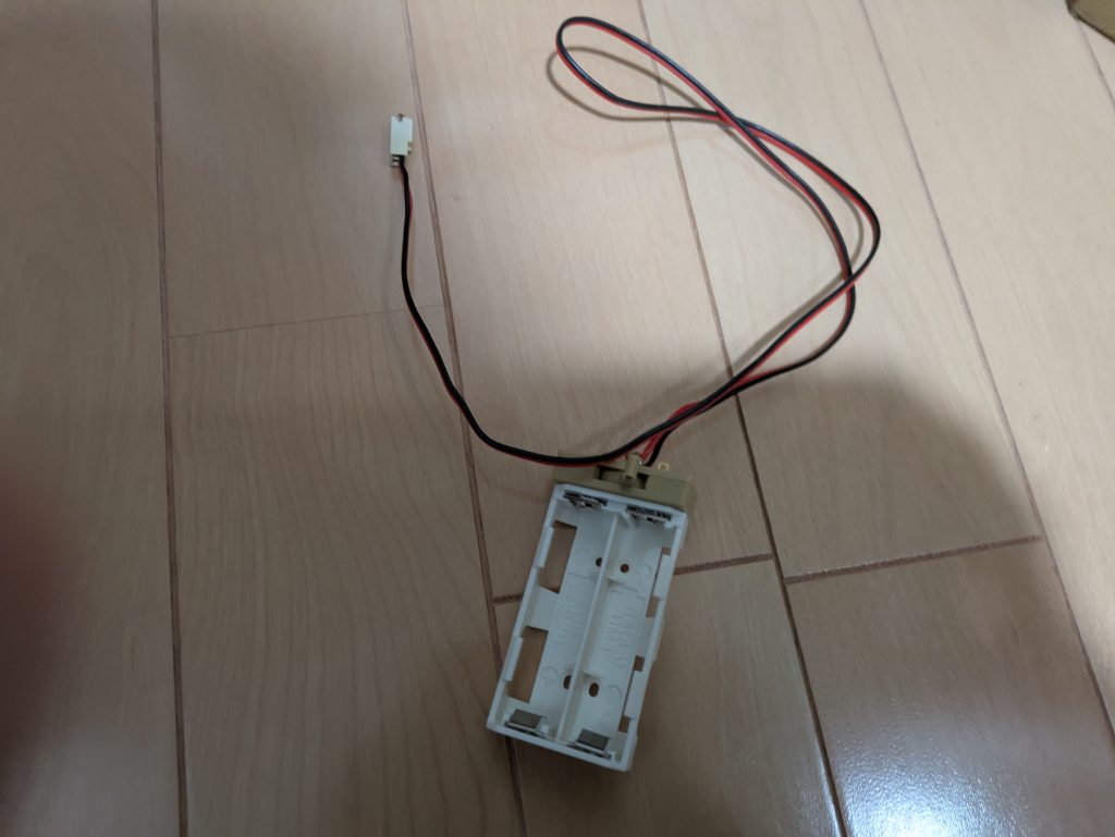 電池ボックスは、使えかったのでタミヤの電池ボックスを使いました。子供の時にお世話になった。。。まだ売っていたとは。