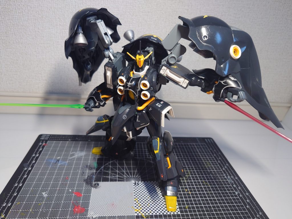 腕にはキュベレイみたいなビーム・ガン/ビーム・サーベルを付けてみました