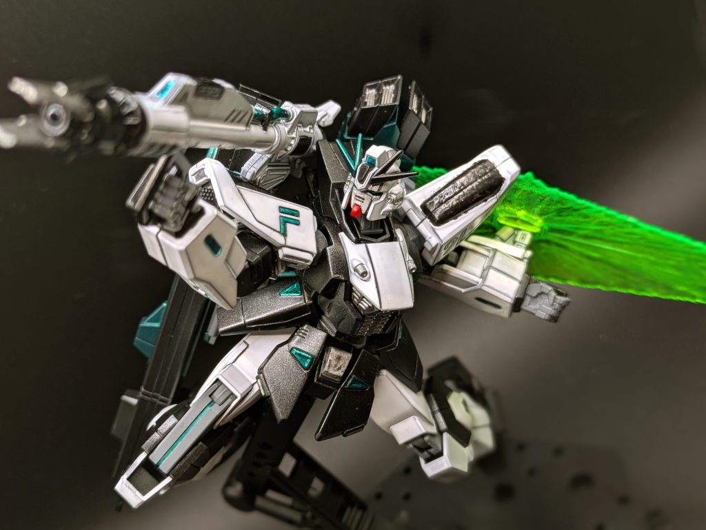 フレームにはグレーの塗料を使いましたが今更になって銀色か黒を使えばよかったと後悔しています