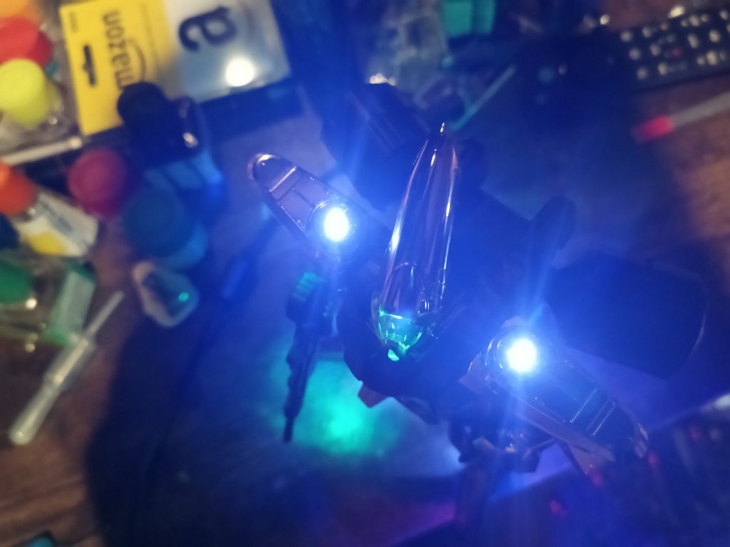 ショルダーアーマーの接続マウントにはホワイト☝️