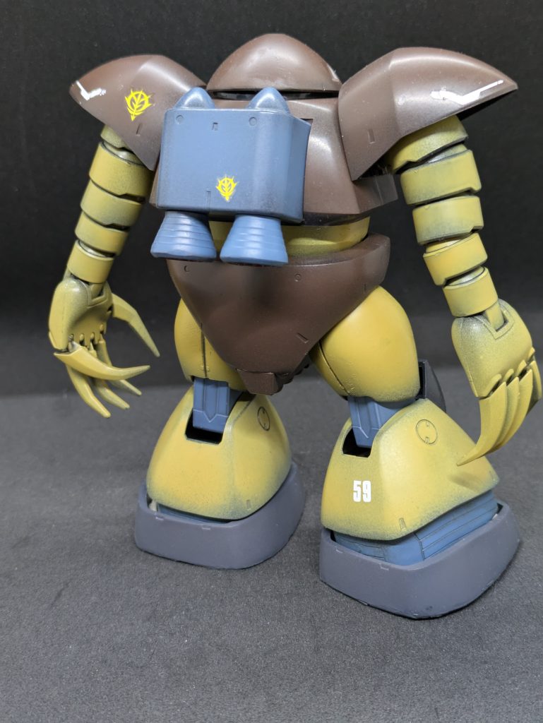 後ろ姿。設置面積が大きいので抜群の安定感。機体番号59は洒落です。特に誰が搭乗とかは、もちろんありません。