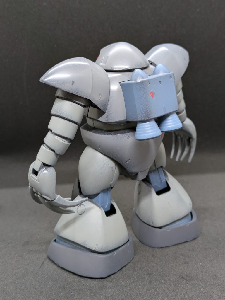 こちらも爪は気持ち鋭くしています。