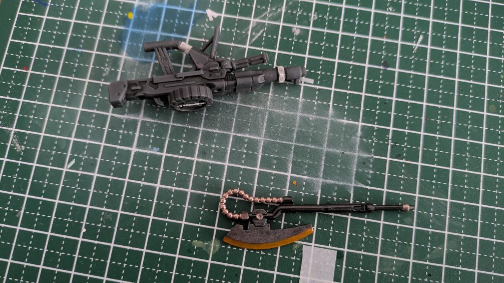 そしてヒートホークを三色で塗り分け、一番時間が掛かったかも(gundam-kao2)