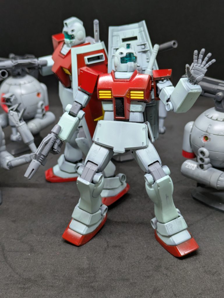 この左手の平手がものすごくジムに表情を付けてる気がします。非常に良いです。なんか愛嬌と哀愁が漂うのですよね。 決してこの機体はゲルググじゃない！双方に失礼です！！