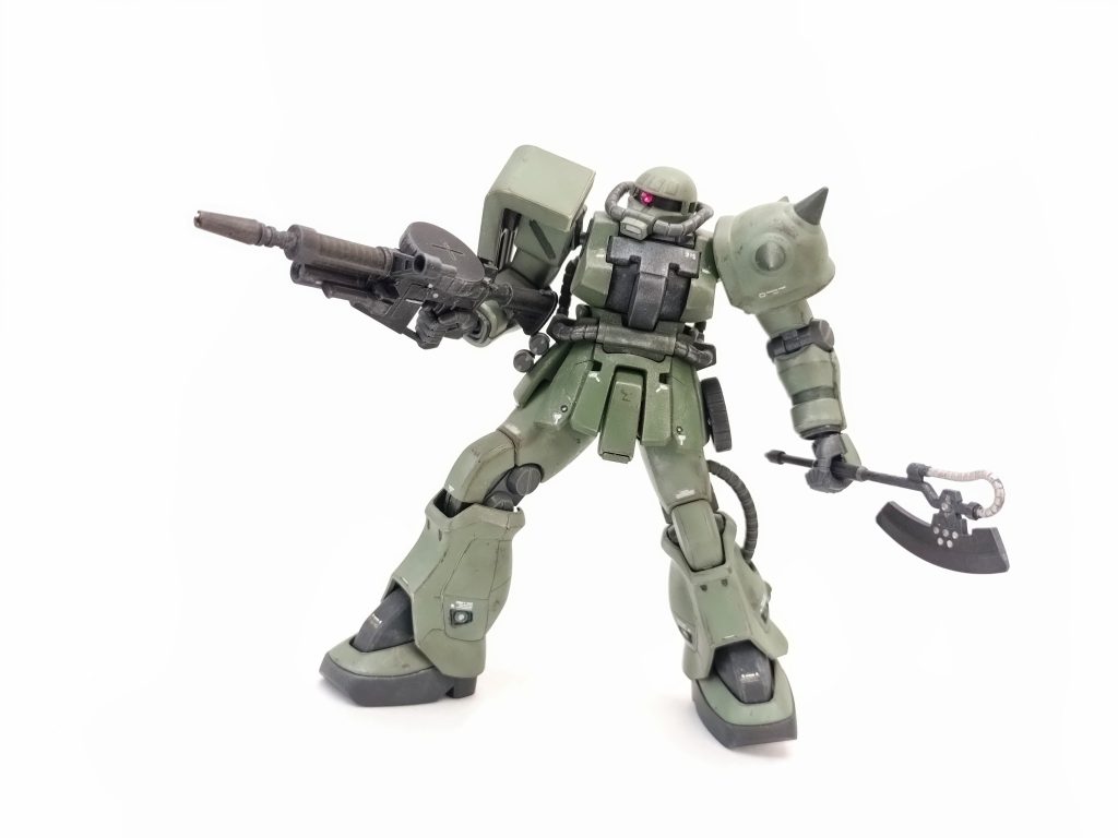 「名キット」と名高いHGUC 105のF2ザクですが…頭平べったいし、首埋まってるし、右肩動かすのにシールド引っ掛かるし…ORIGINザクの方が良くない…？(=_=)