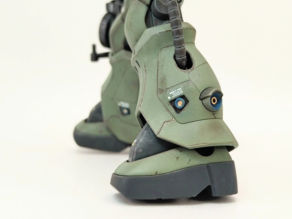 筋彫りもデカールも少なめの低カロリー。塗装剥がしとウェザリングも軽めにパパッと。