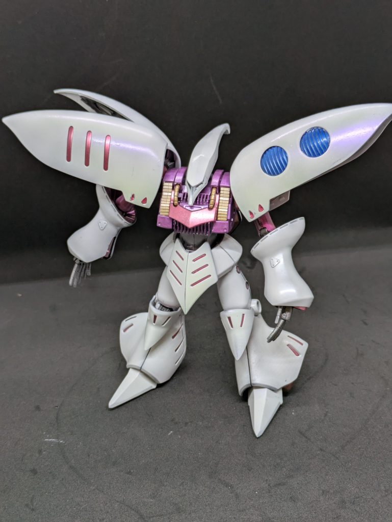 初期の方がキュベレイの設定に近いと噂されますが、私はこちらのリバイブ版も悪くないと思っています。組みやすくて、初期はシールだった箇所も塗り分けできているので塗りやすかったです。