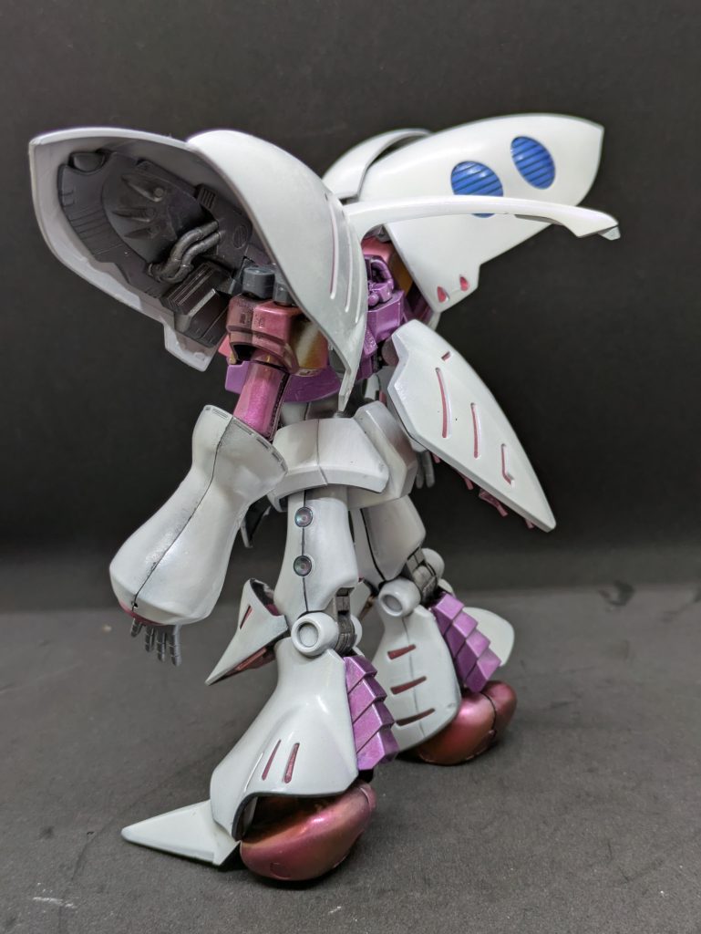 改造というほどではないてすが、指先とつま先は鋭角化しています。