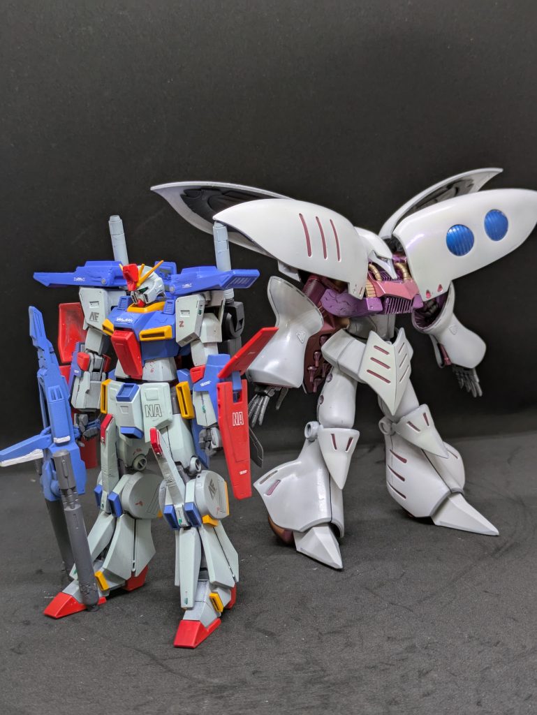 ダブルゼータと並べてみました。やっぱりキュベレイの方が大きく見えます。肩バインダーは偉大だなー。「帰ってきてよかった・・・強い子に会えて・・・」