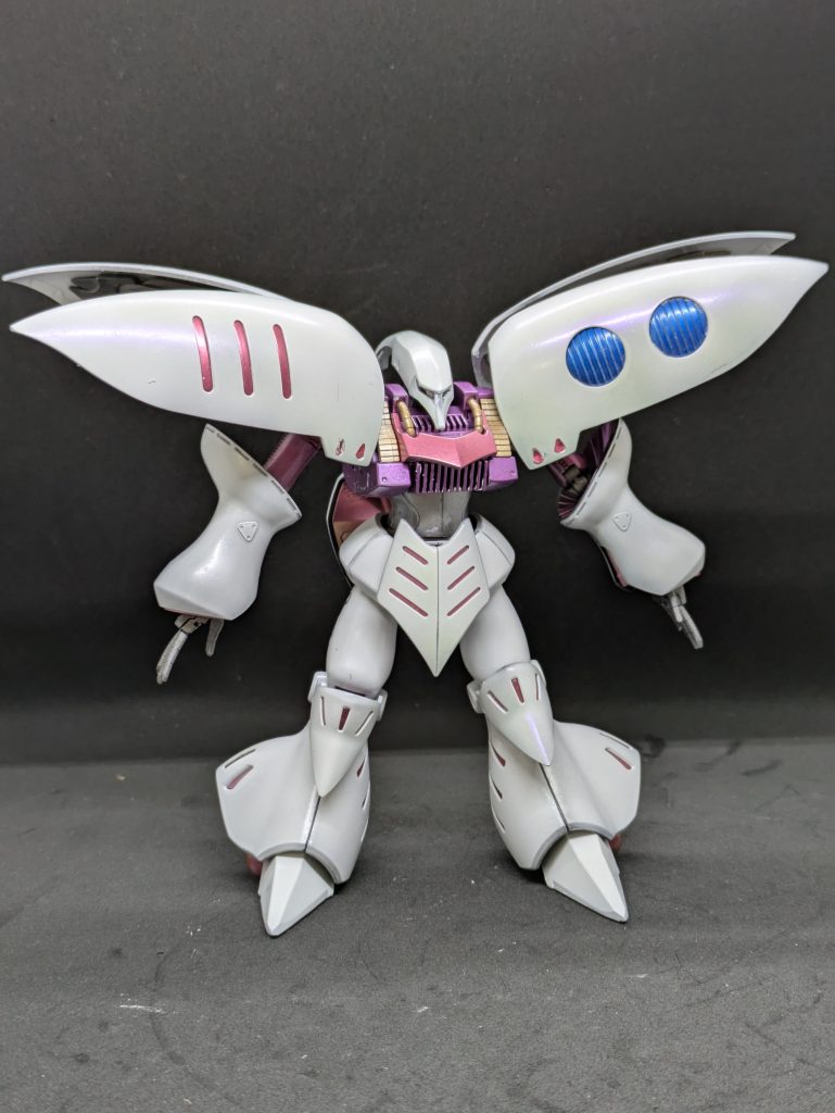 塗装です。一応頑張りました。やっぱりキュベレイは特別な機体ということで、色々試しました。白:黒→シルバー→銀英伝カラーブリュンヒルト紫:黒→シルバー→メタリックパープルピンク:黒→シルバー→GXクリアピンク青:黒→シルバー→クリアーブルー紫、青、ピンクにはその後、100均セリアで販売のネイルミラーパウダーを吹いています。スペアボトル(空瓶)の分量はパウダー2+クリアー2+ガイアメタリックマスター3で調合。白にはクレオスパール塗料のダイヤモンドシルバーとアメジストパープルを乗せました。最後にコンパウンドで三段階磨きました。※初めてカーモデルを作って磨く練習をしました。アオシマの楽プラ「R32スカイラインGTーR」です。EGみたいで作りやすかったです。