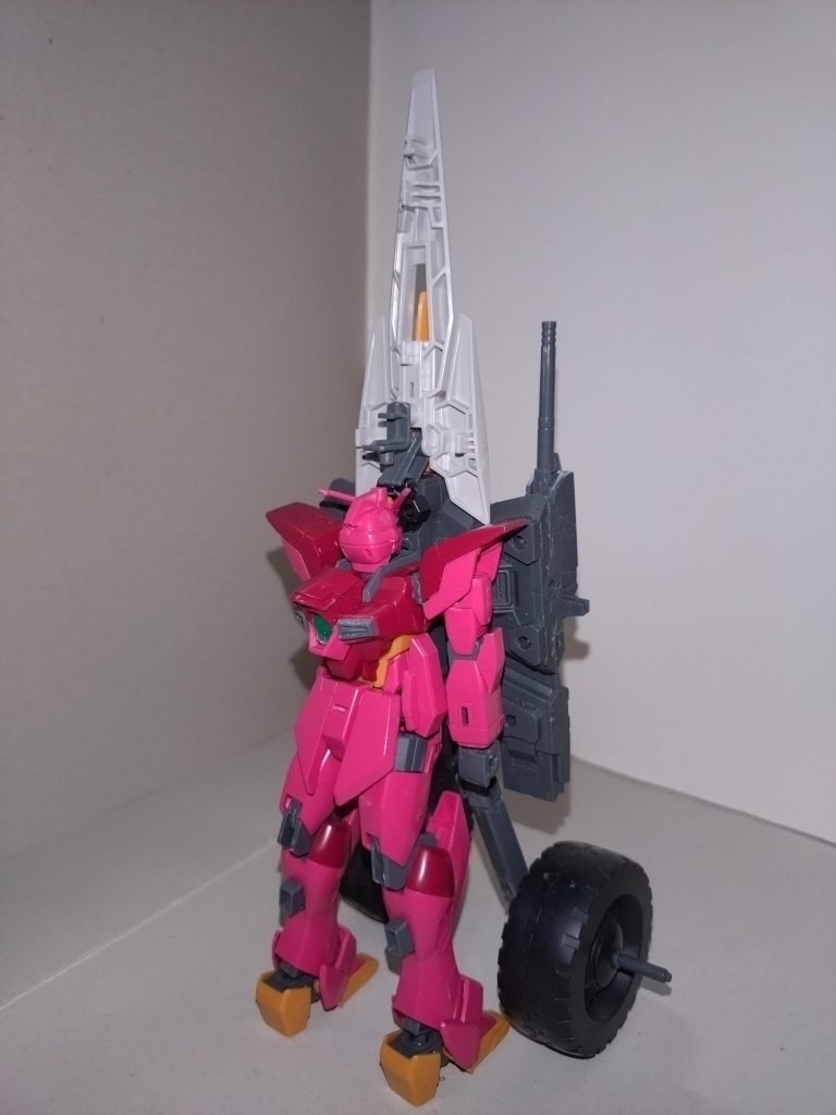 さらにホイールユニット下部のアームを水平にして、タイヤ部分を起こし、レーダーを上に向ける工程が加わる。