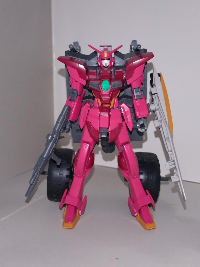 【ホイールモード】千早愛音によりアレンジが加えられ、インパルスカーマインから発展した、インパルスグランデ。その高機動仕様がこのホイールモードになる。