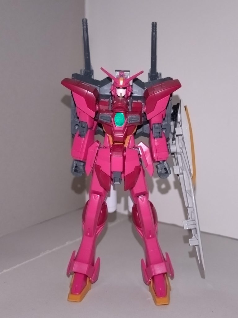 【概要】ZGMF-56GV2 インパルスグランデMyGOを率いるボーカル担当・高松 燈、およびAveMujicaを率いるキーボード担当・豊川祥子が共同で制作したインパルスカーマインはその後、高松家で保管されていたが、両者がデスティニー改造の「マイティーストデスティニー」を制作した際、MyGOの2人いるギター担当の片割れ・千早愛音に譲られる。