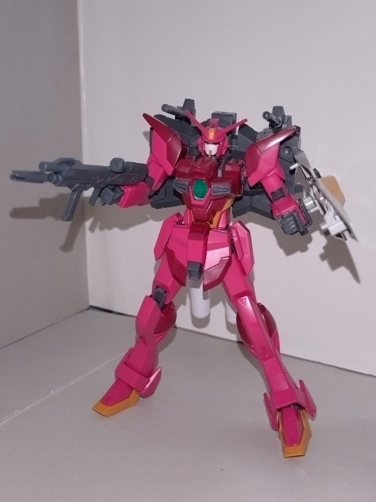 【ノーマルモード】武装類はノーマル、ホイール共通で、胸部CIWS背部ビームガンビームライフルビームサーベル以上の通りになっている。