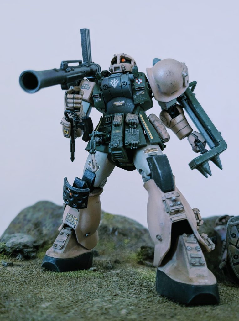 次回作は30数年ぶりの出戻りプラモデラー1周年記念作になると思うので頑張ります。よく1年作り続けたなぁ…ガンスタのお陰かな。頭が硬いので………結局……ファーストガンダムの何かだと思いますが………。