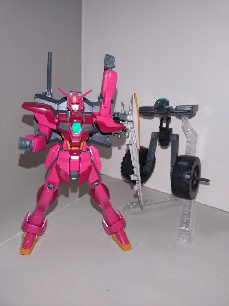 2輪の特大タイヤを持ったホイールユニットは無人機で、武装こそ一切ないが、タイヤ外側に設けられたレーダーにより、早期警戒機としての機能を持っている。