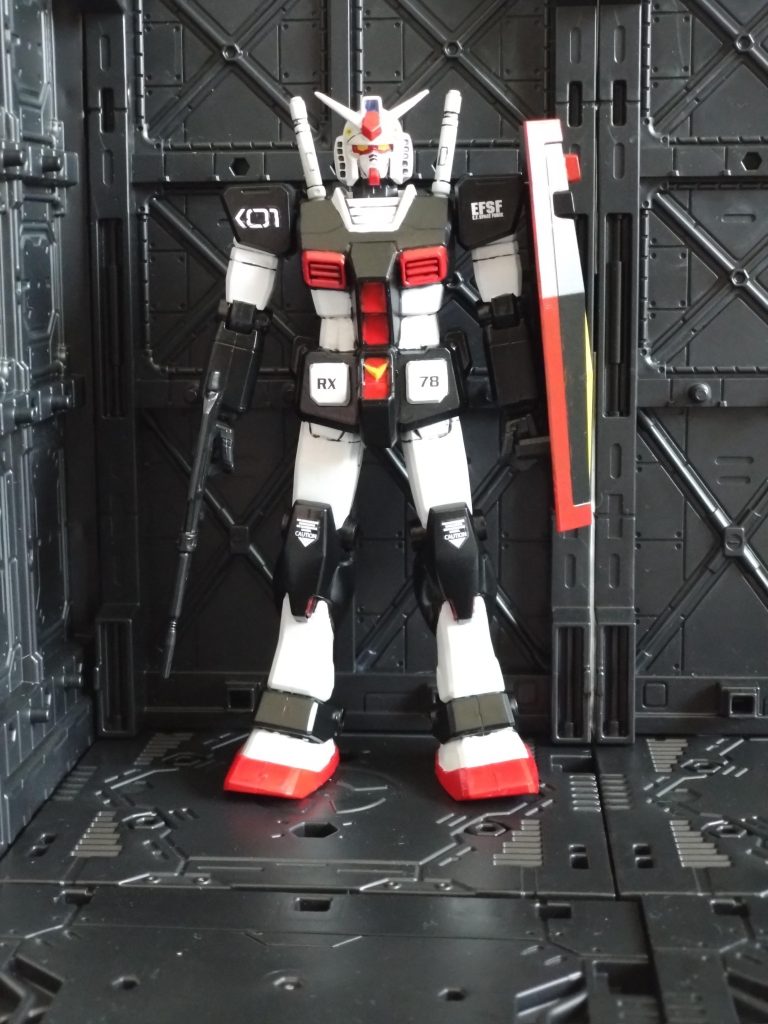 ポリキャップも使わないがそれ故に構造上、合わせ目消しは難しく合わせ目消しを断念した部分もあります。