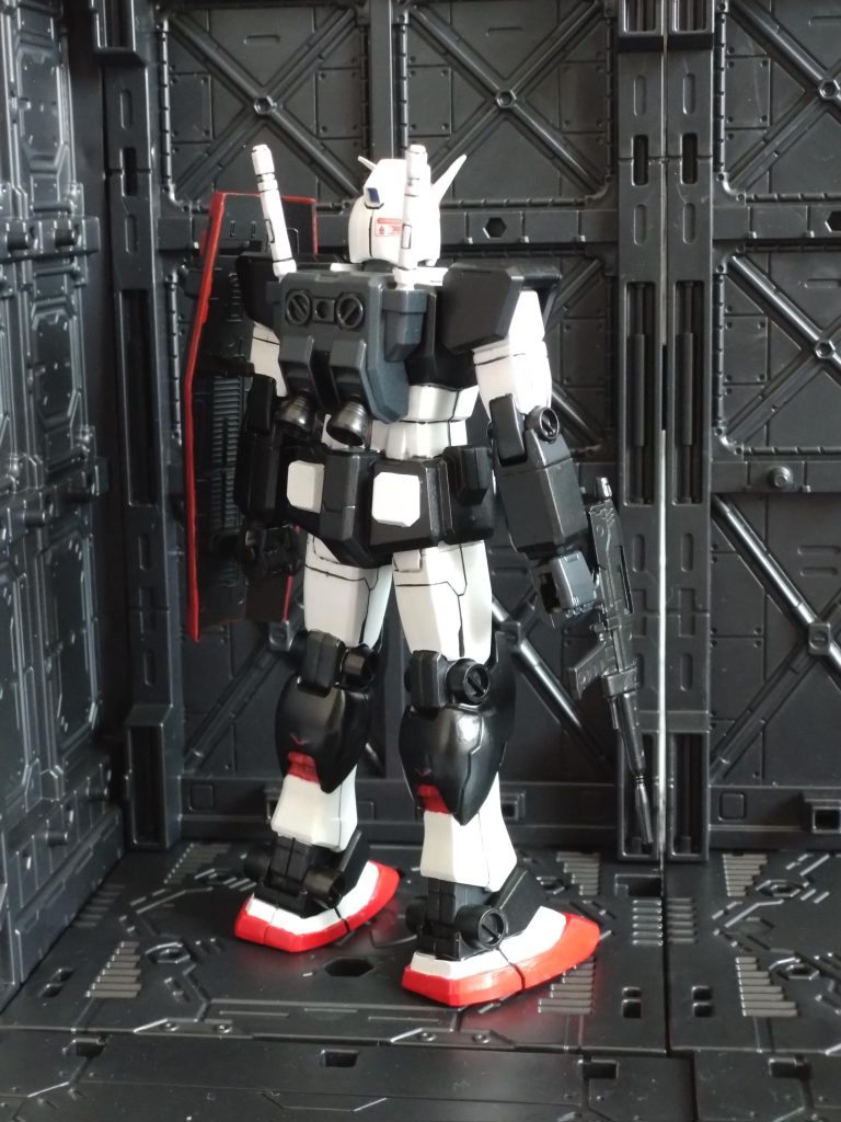 今回は水性塗料を使いました。しかも筆塗り。小学生か中学生の頃以来ではなかろうか?筆ムラがひどい。しかし楽しめたし、筆ムラもまた作品の味だと思う事にしよう。