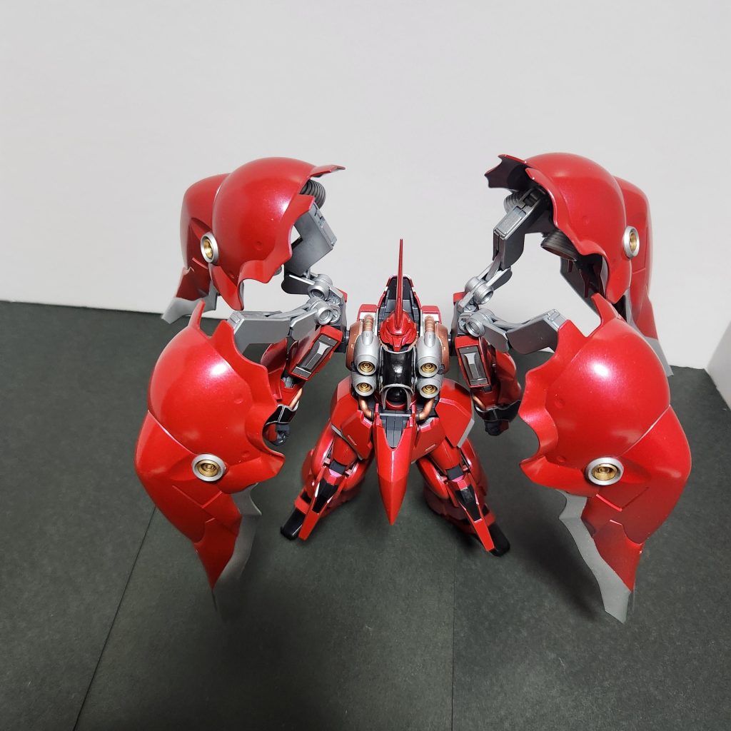 相変わらずの缶スプレー塗装で、メタリックレッドを2缶使用しました…