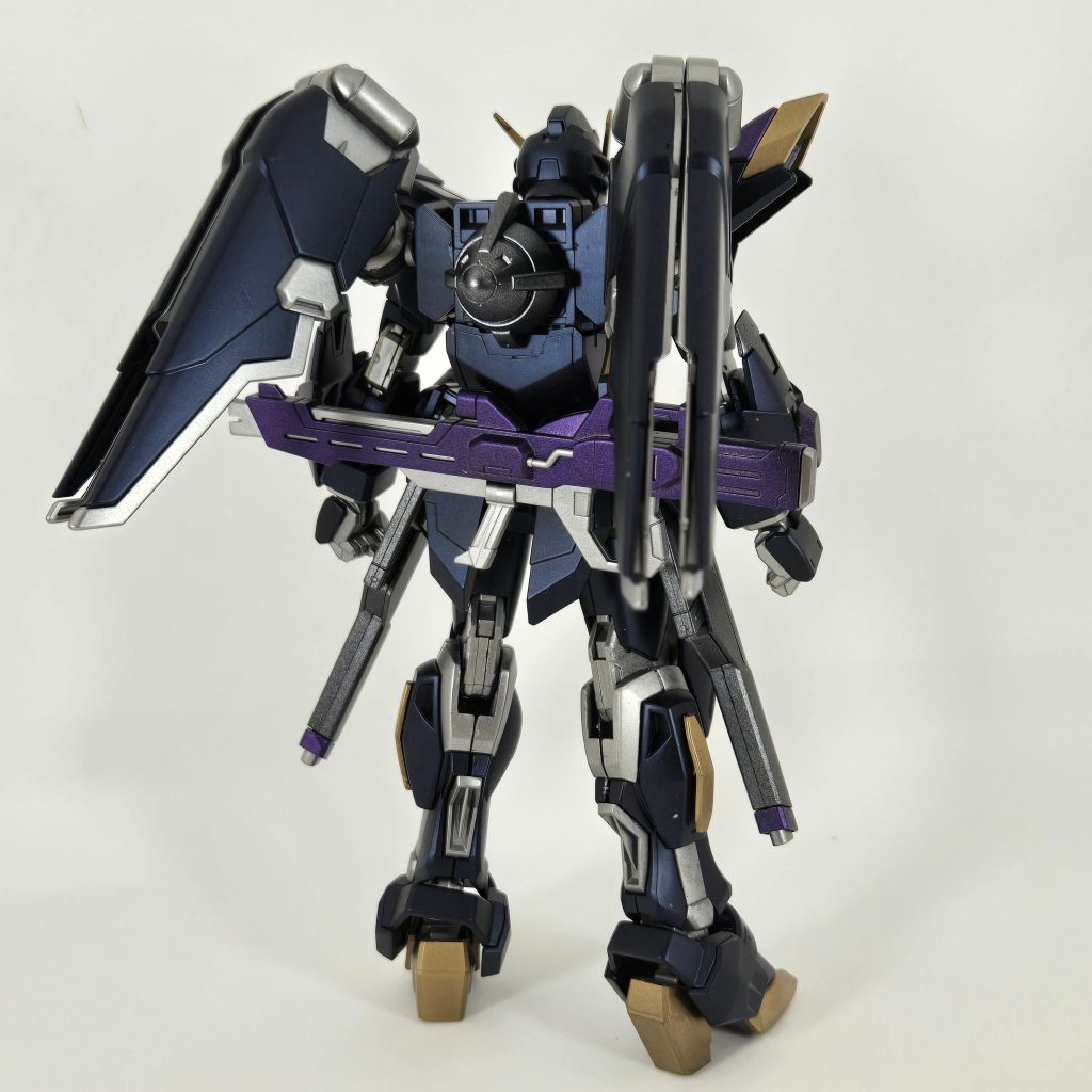 バックパックは30MMを元に神バーニングのウィングを取り付け背部にはアメイジングエクシアのコーンスラスターをつけてます。