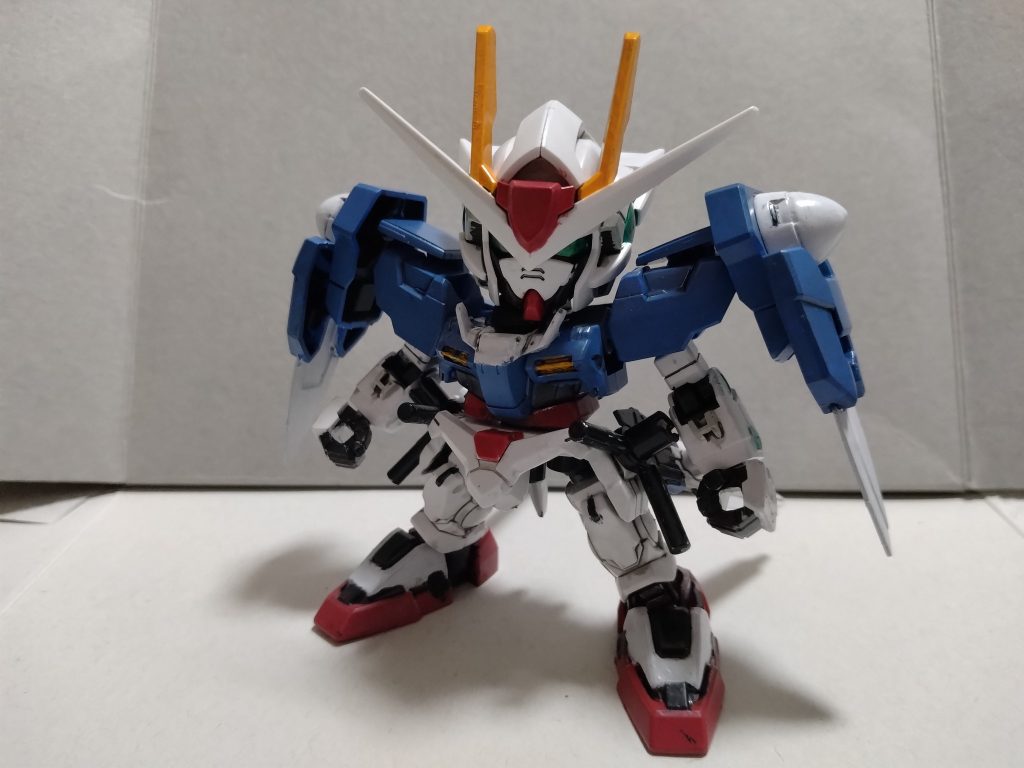 白をエアリアルホワイト,青をエアリアル改修型ブルー,赤をダリルバルデレッド,センサー類をメタリックグリーン,フレームをダークグレー,アンテナをオレンジイエローで塗装しています