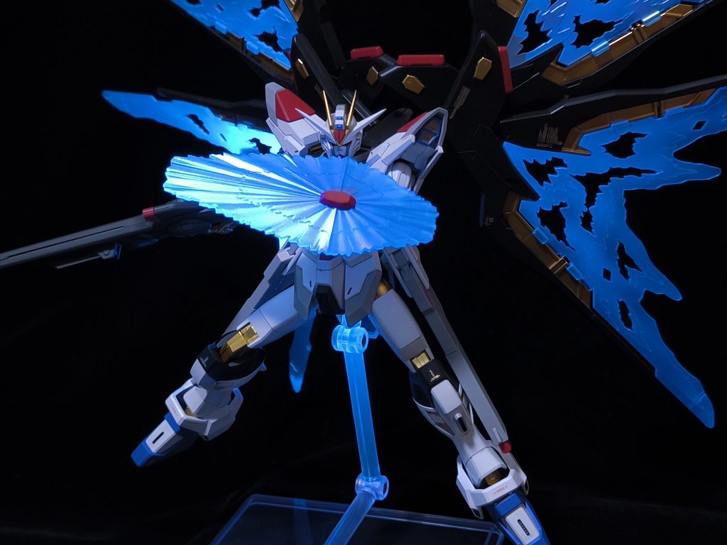 ストフリはDX版を使用したので光の翼が付いてて良き。