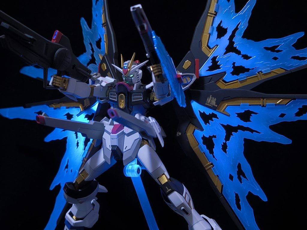 「だけど僕にも武器がある！ラクスの愛だ！！！」