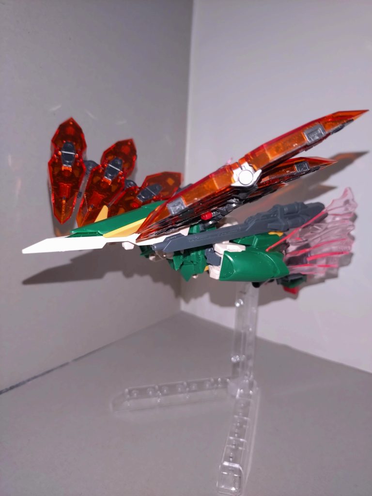 バード形態でもビームマントを展開可能で、その際にはより高速で飛べる。 それにしてもあのランプ、よく落ちないものだ。 〜氷川紗夜のレポートより〜