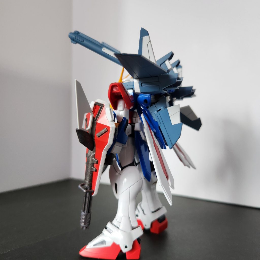 I.W.S.P.の羽やゴッドガンダムの黒い部分はシール仕上げで時短です。
