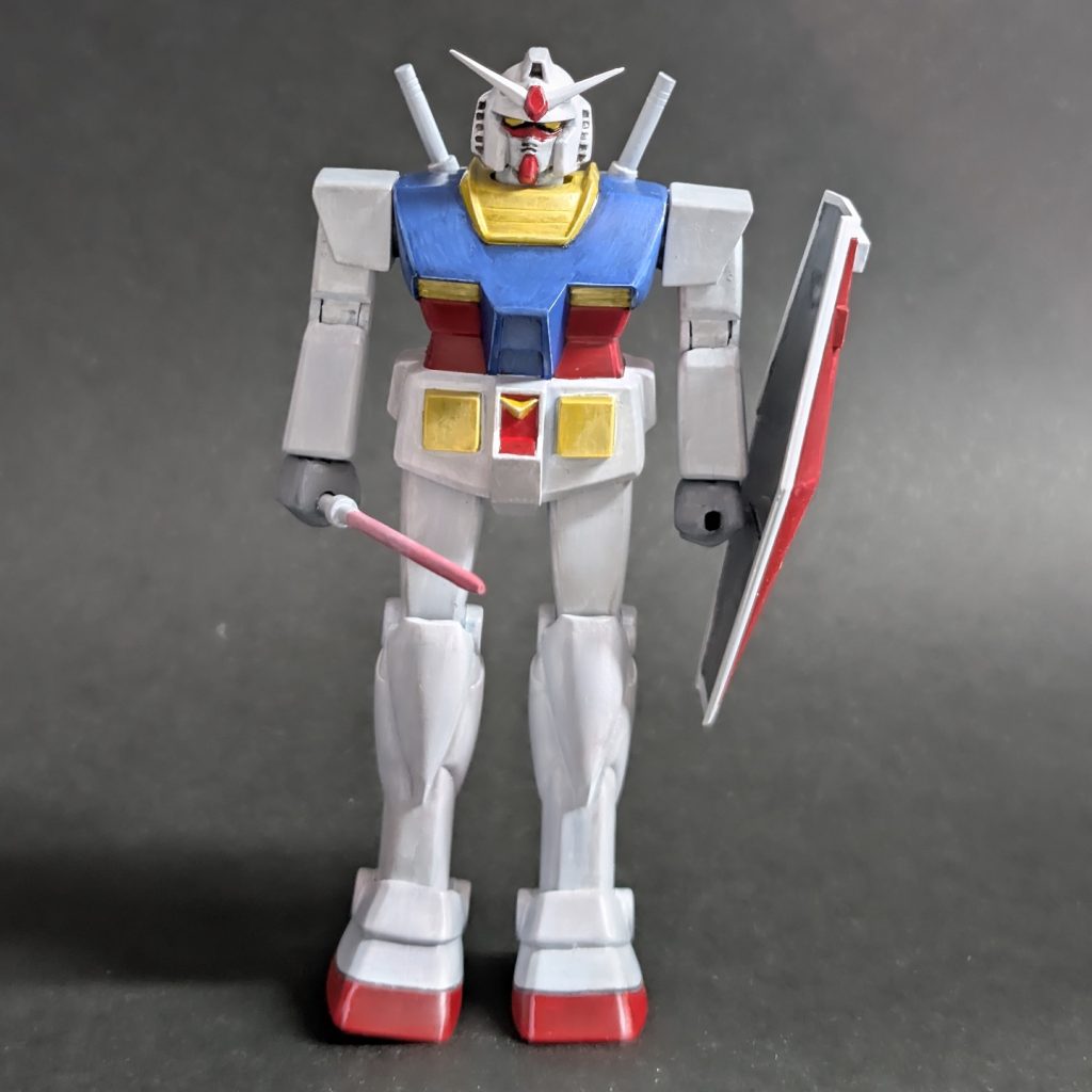 何か脚のバランス悪いなと思ったら、どうやら脚を逆に組んで接着してしまい、片足が浮いちゃう。股関節、膝関節はグラグラでぷらんぷらん。なんだかゼンマイで歩くおもちゃみたいになってしまった…