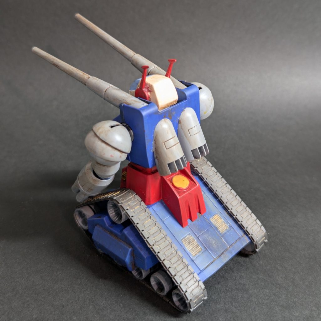 旧キットを選んだきっかけは雰囲気のある筆塗りをしたかったらしい。ウェザリングは土汚れを意識して思いっきりやってました。オイル汚れか泥汚れかバシャバシャやって拭き取らないのがポイントのようです。