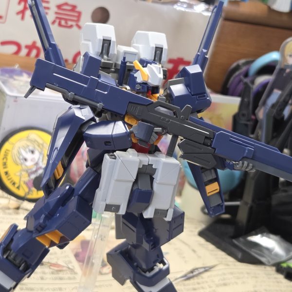 てきとーに組んでたハイゼンスレイですが、股間部ラッチにサブアームを追加しました。このまま仕上げる予定ですが、シールドはどうしよかな…（3枚目）