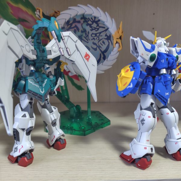 連休はアルトロンさんの組立途中から初めて、マークとライン系のデカール貼りまでざっくりできました😂時間あけて見直して、ライン系貼れそうなら貼って、あとはコーションデカールやらホビージャパンのデカールやら貼ります💡明日からも日勤の仕事なので、進めれるかわかりませんが😣（3枚目）