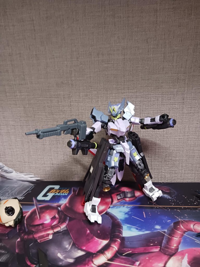 武装は、レールガンに、ショートガン、ハンドガンロングジャベリンです。