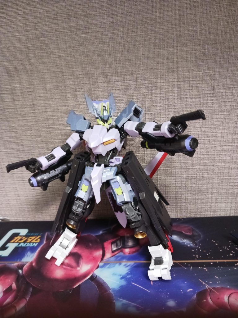 もともと、アスモダールは大破して、ほとんどの装甲がダメになったが、なんとか、復活できたが、シーズン1の戦いが、終結したため、前線に立つのが遅れてしまった。