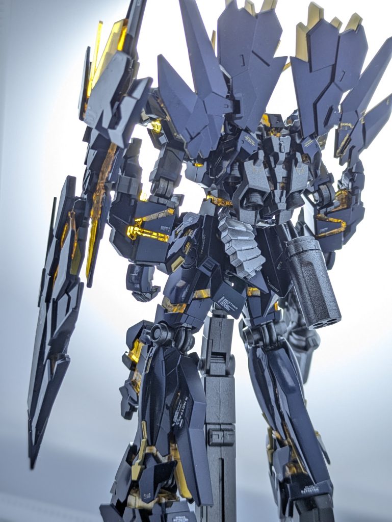 背面。バックパックの情報量が素晴らしい。