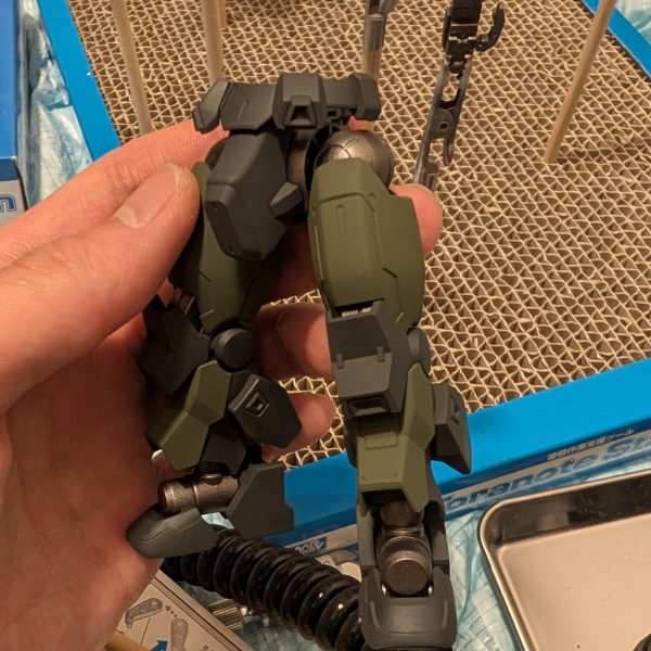 タミヤアクリルをエアブラシ塗装タミヤアクリルでのエアブラシは初めてだけどクレオスより個人的には塗りやすいかもしれないでも色がなあ😂ヒロイックな色は調色しないとだからなあ（2枚目）