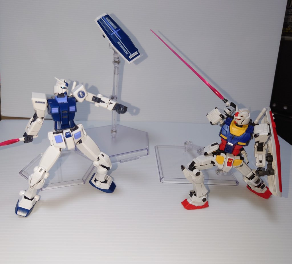 ベースガンダムが万博ガンダムにシールドを弾かれたなシーン