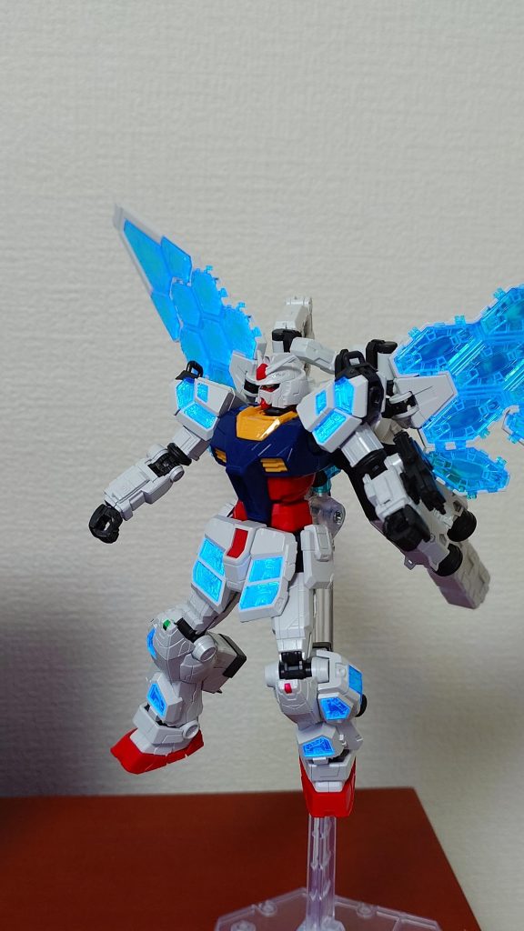 宇宙空間を浮遊してるイメージ。F00/Eは再生可能エネルギーの実証実験機。宇宙だと太陽光発電で半永久的に動けるんですね―(そもそも宇宙だと再生可能エネルギーは太陽光しか無い。たぶん…)