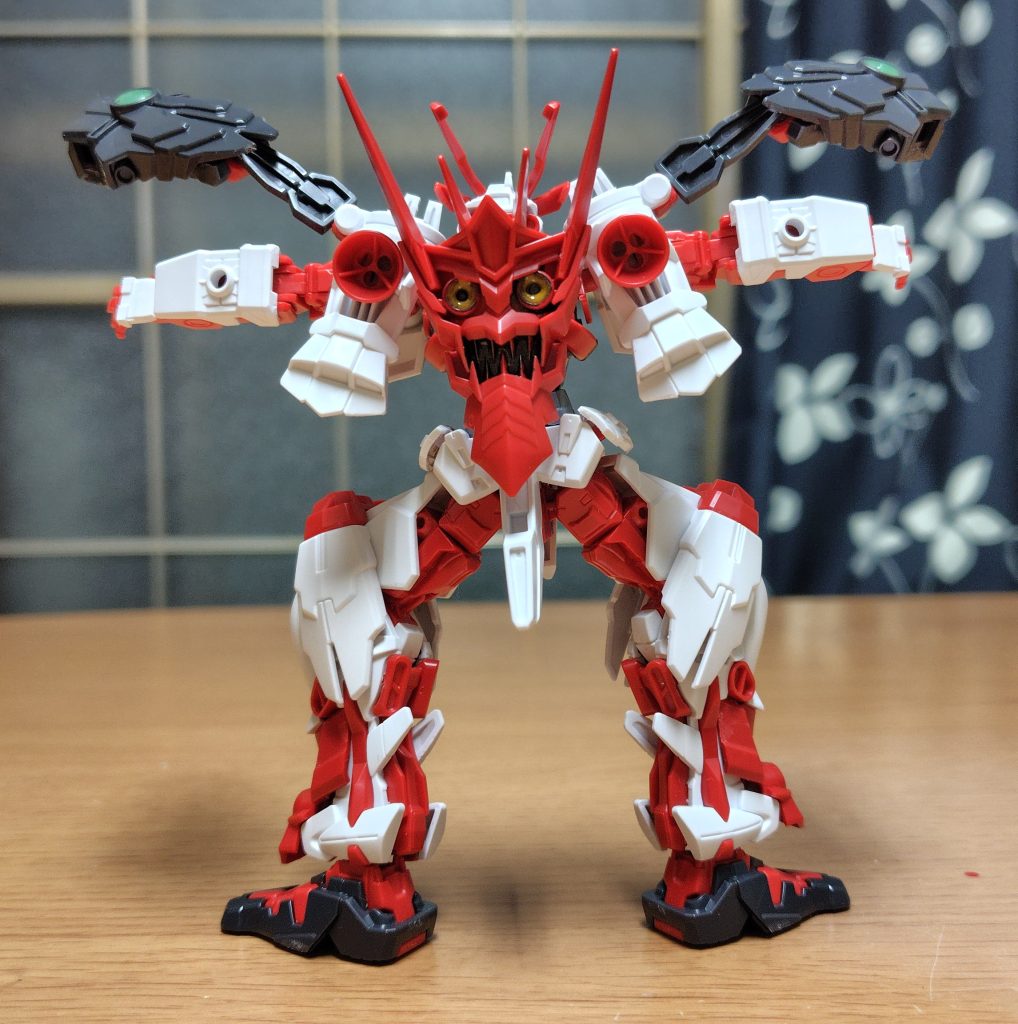 鬼の盾。普通に左右どちらの手でも持てるが使わない時は背中にマウント。一応4本全部の腕広げて「鬼の貌」のつもりです。