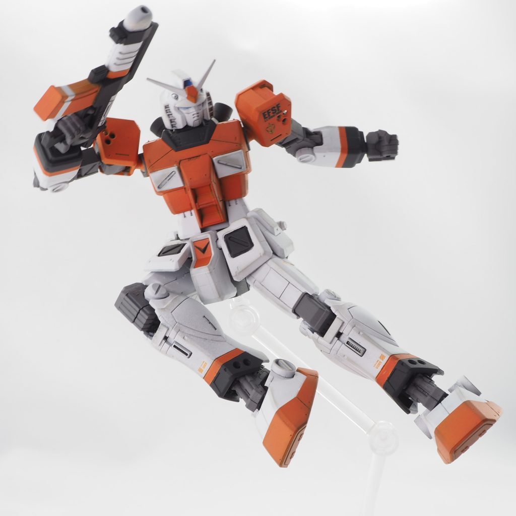 肩と脚部はオリジンのジム(スレッガー機)を使用大腿部や足首の接続方法が全く違いますが、思いの外移植は難しくありませんでした。(※後述)