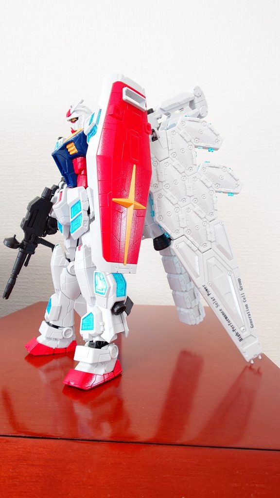 オリジナルステッカー追加とビームライフル、シールドでフル装備しました✨